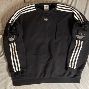 Adidas trendy sweatshirt